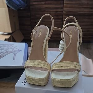 Express Women's Cream and Tan Espadrille Sandals